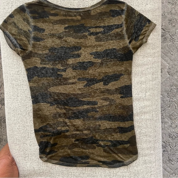 Lucky Brand Camo Burnout Short Sleeve Tee size Medium - Picture 4 of 8